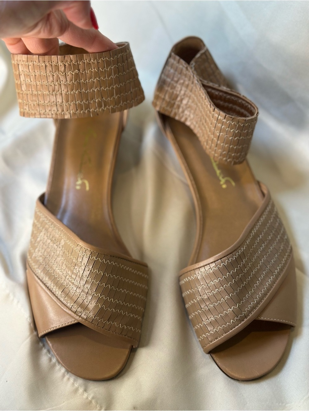 Gloria Vanderbilt leather Woven stretchy ankle strap Tan Women’s Sandals size 7